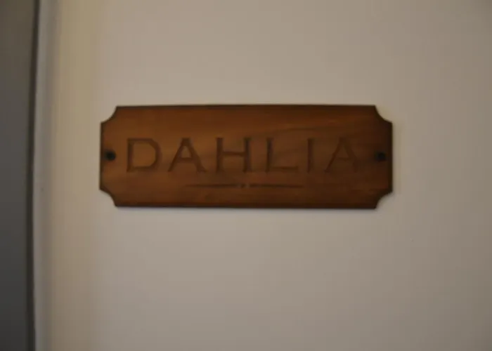 Dahlia - Modern Townhouse Apartament