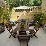 Apartmán Dahlia Private Garden Escape Stylish Townhouse In *