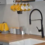 Dahlia Private Garden Escape Stylish Townhouse In Paola