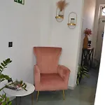 Dahlia Private Garden Escape Stylish Townhouse In