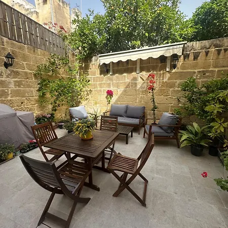 Dahlia - Modern Townhouse Apartman