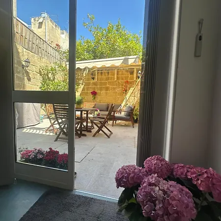 Dahlia - Modern Townhouse Apartman