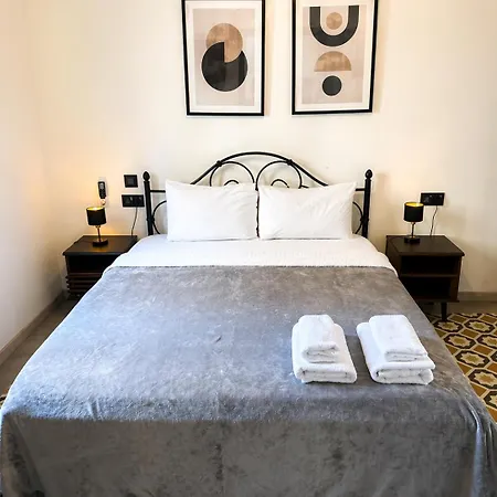 Daire Dahlia Private Garden Escape Stylish Townhouse In *