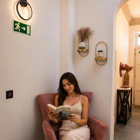 Dahlia Private Garden Escape Stylish Townhouse In
