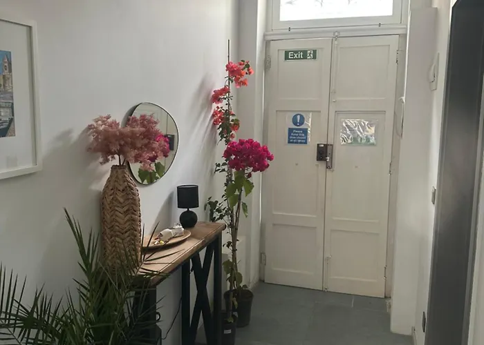 Dahlia - Modern Townhouse Apartament